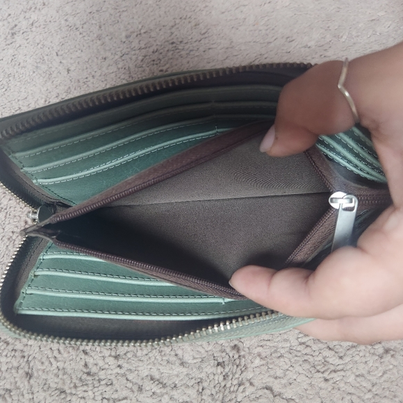 Matt and Nat Wallet - Picture 5 of 5